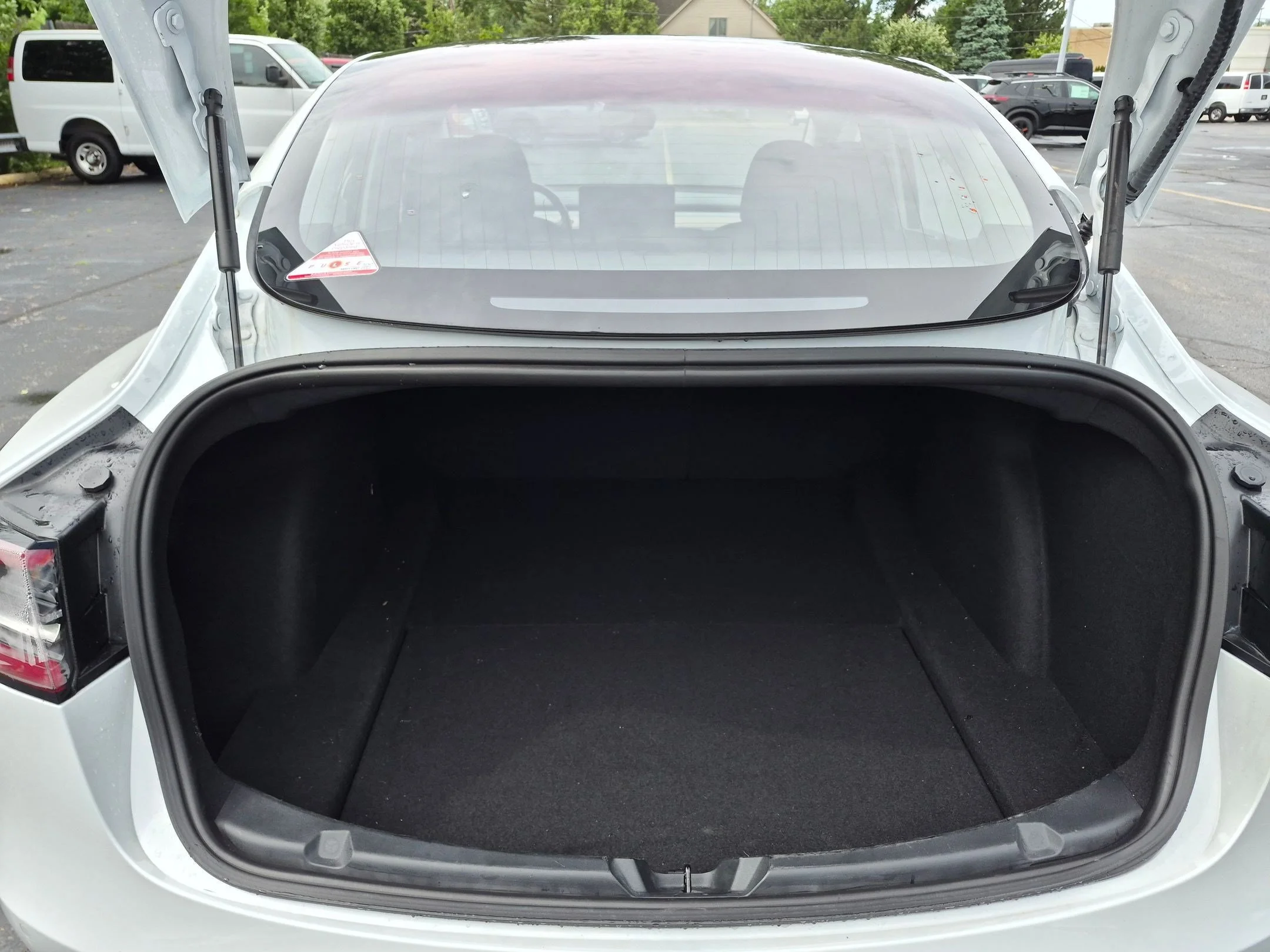 Used 2018 White Tesla Mid Range Battery image 22