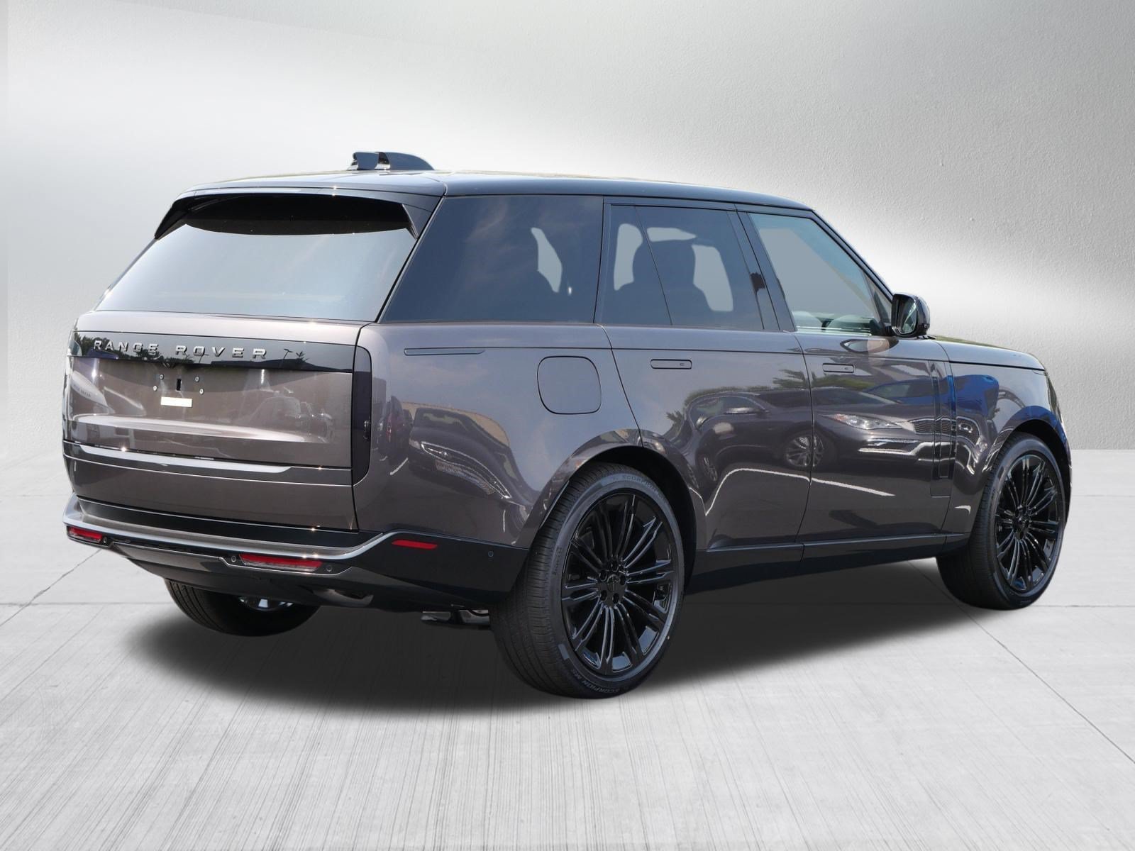 New 2026 Charente Grey LAND ROVER SE image 2