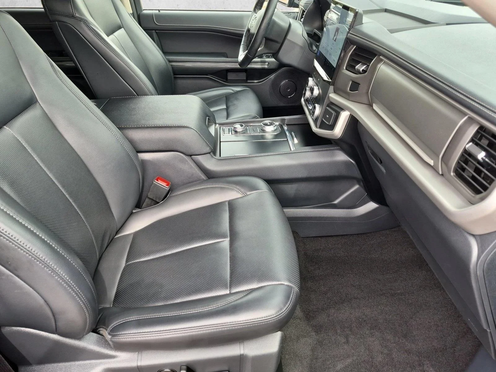 Used 2024 Dark Matter Gray Metallic Ford XLT image 24