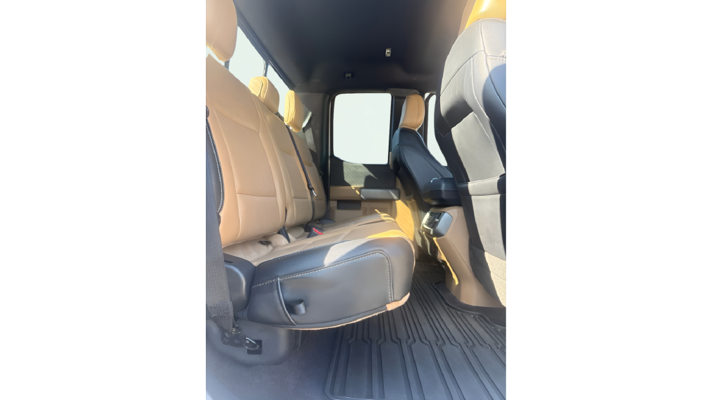 Used 2022 Oxford White Ford Lariat image 16