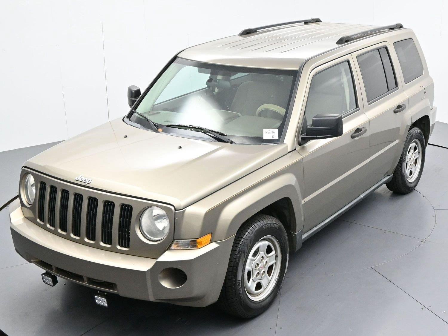 Used 2008 Light Khaki Metallic Jeep Sport image 33