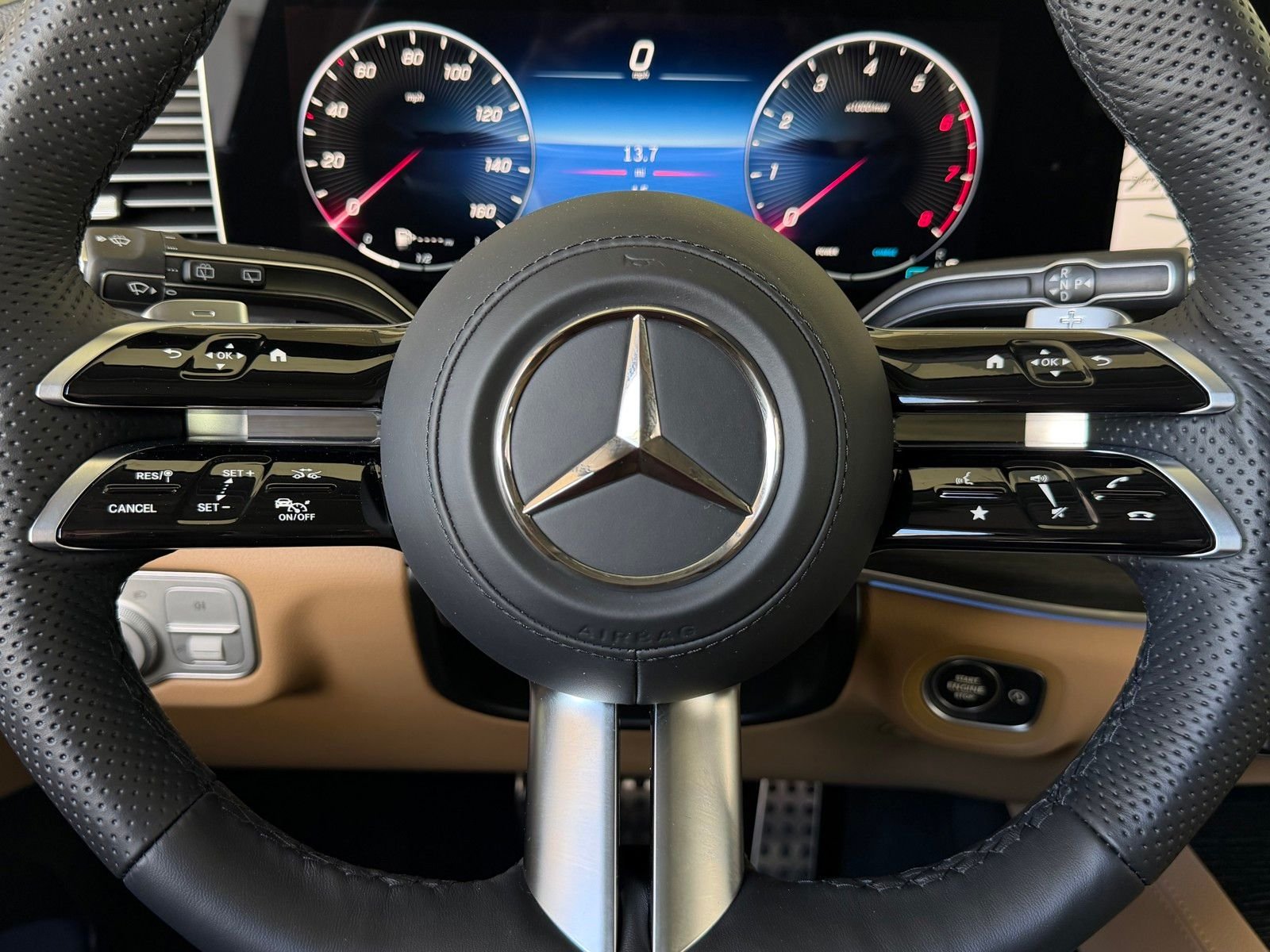 New 2026 MANUFAKTUR Moonlight White Metallic Mercedes-Benz GLS 450 image 12
