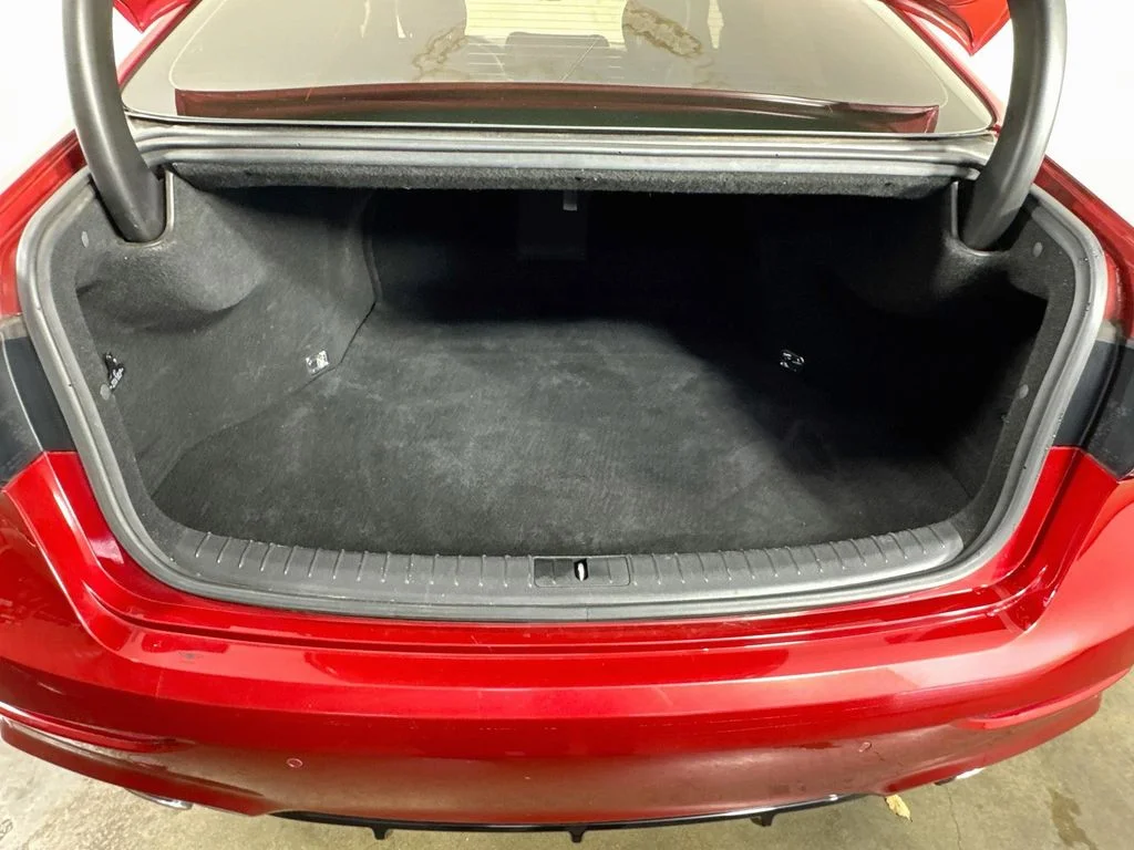 Used 2018 Red Genesis 3.3T Sport image 33