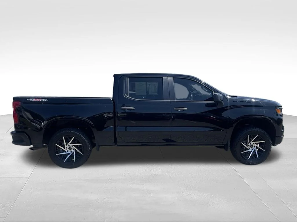 Used 2023 Black Chevrolet Custom image 5