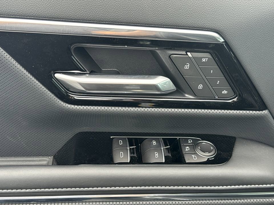 2025 GMC Sierra EV Denali - Photo 17