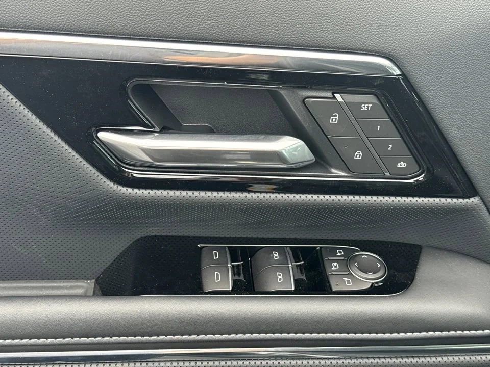2025 GMC Sierra EV Denali - Photo 17