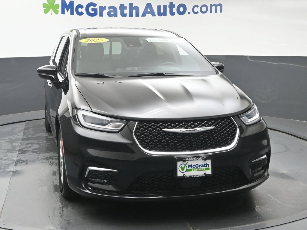 Used 2025 Black Chrysler Select image 3