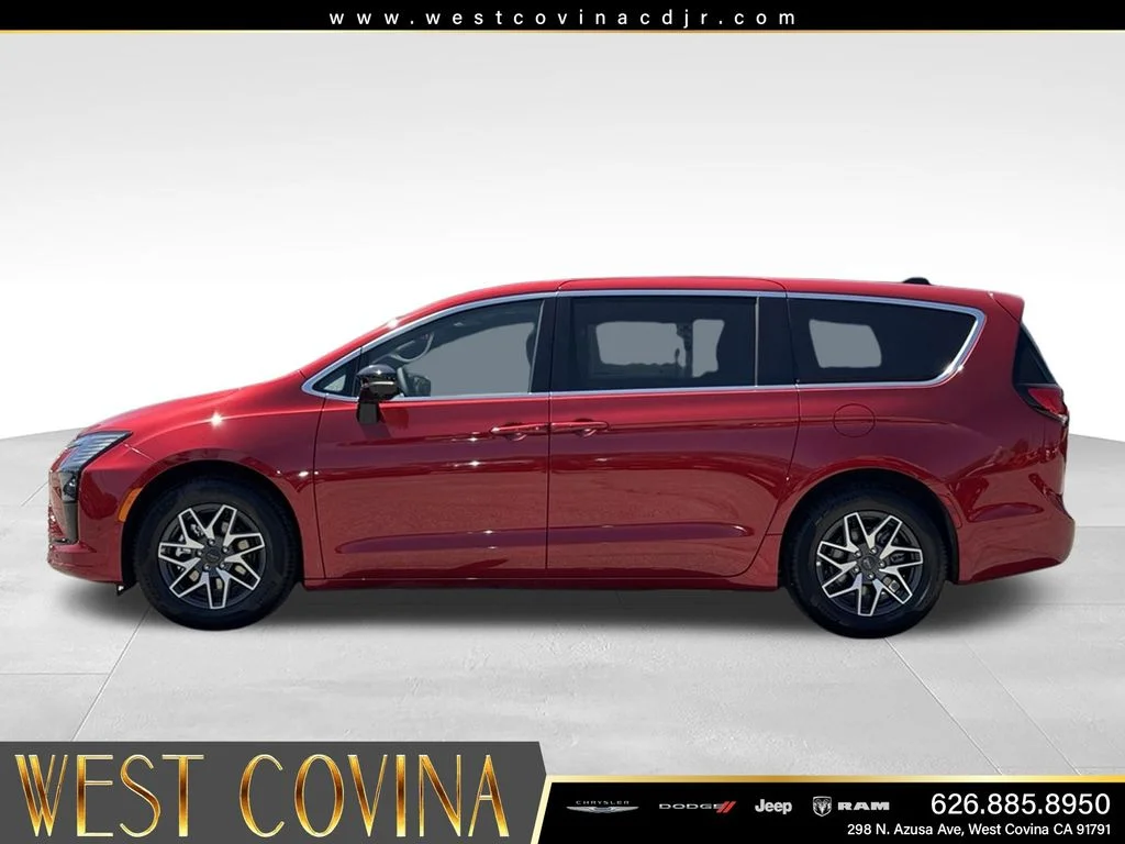 New 2027 Red Hot Pearl-Coat Exterior Paint Chrysler Limited image 9
