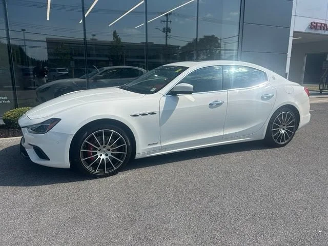 Used 2018 Bianco Maserati S Q4 GranSport image 2