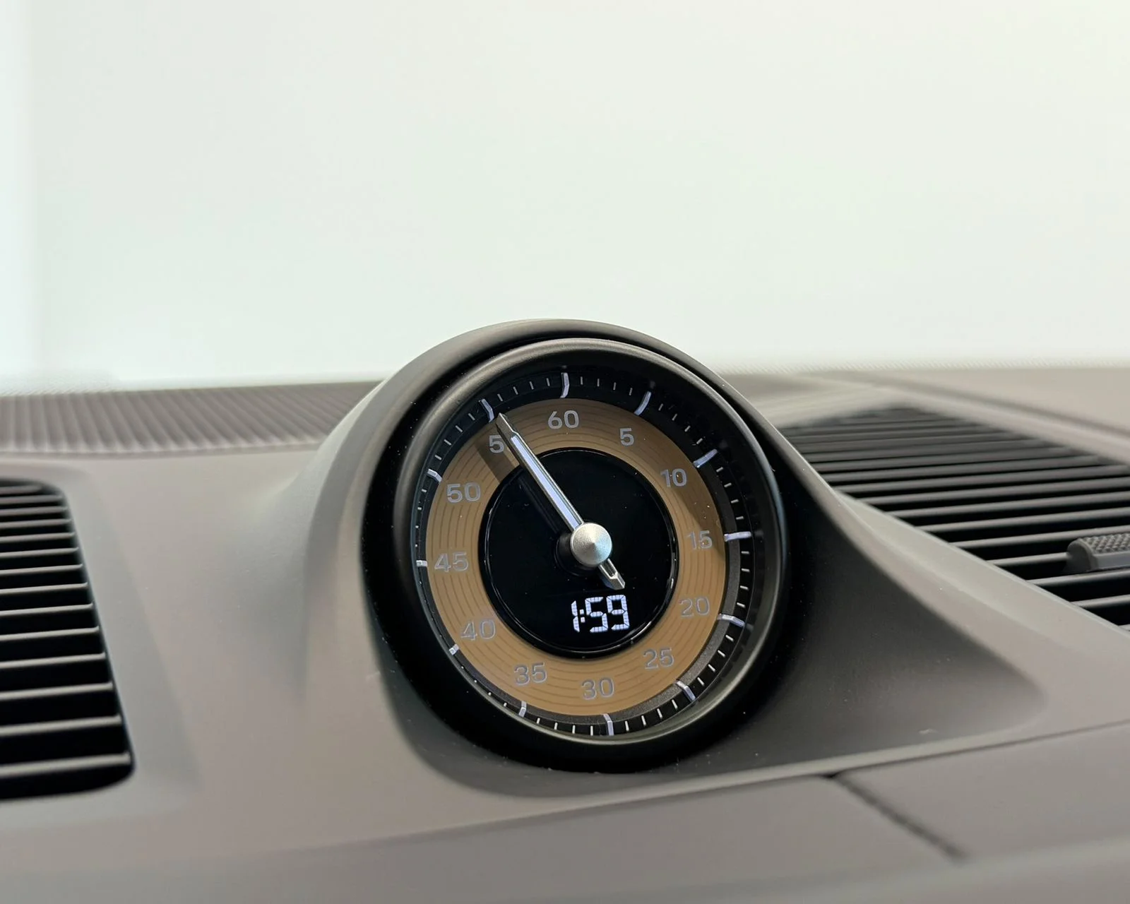Used 2025 White Porsche Turbo image 32