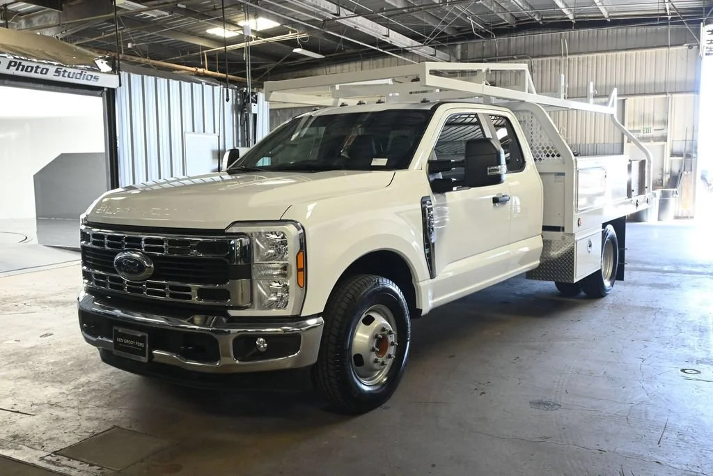 New 2026 Oxford White Ford XL image 5