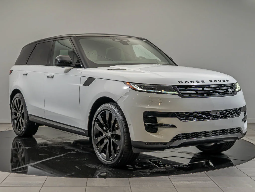 Used 2026 Fuji White Land Rover SE image 12