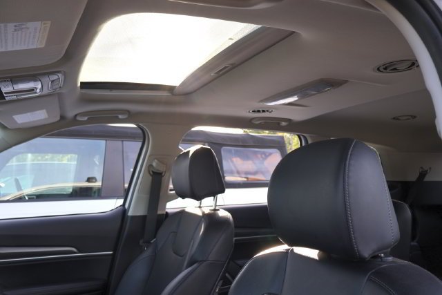 Used 2022 White Kia S image 13