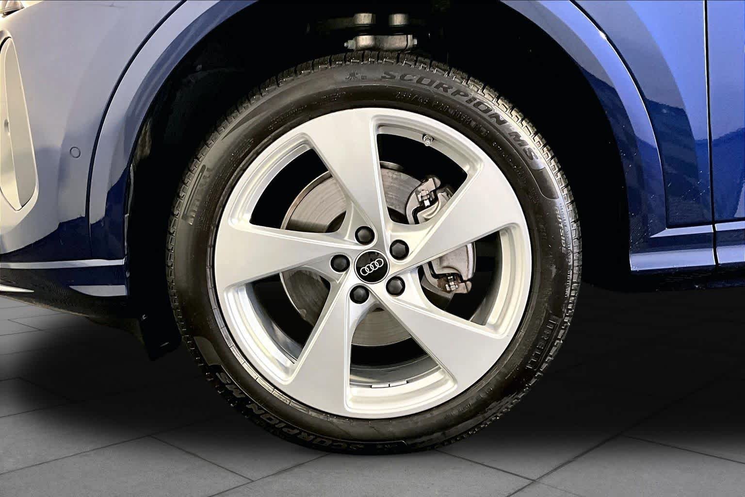 Used 2025 Navarra Blue Metallic Audi Premium Plus image 10