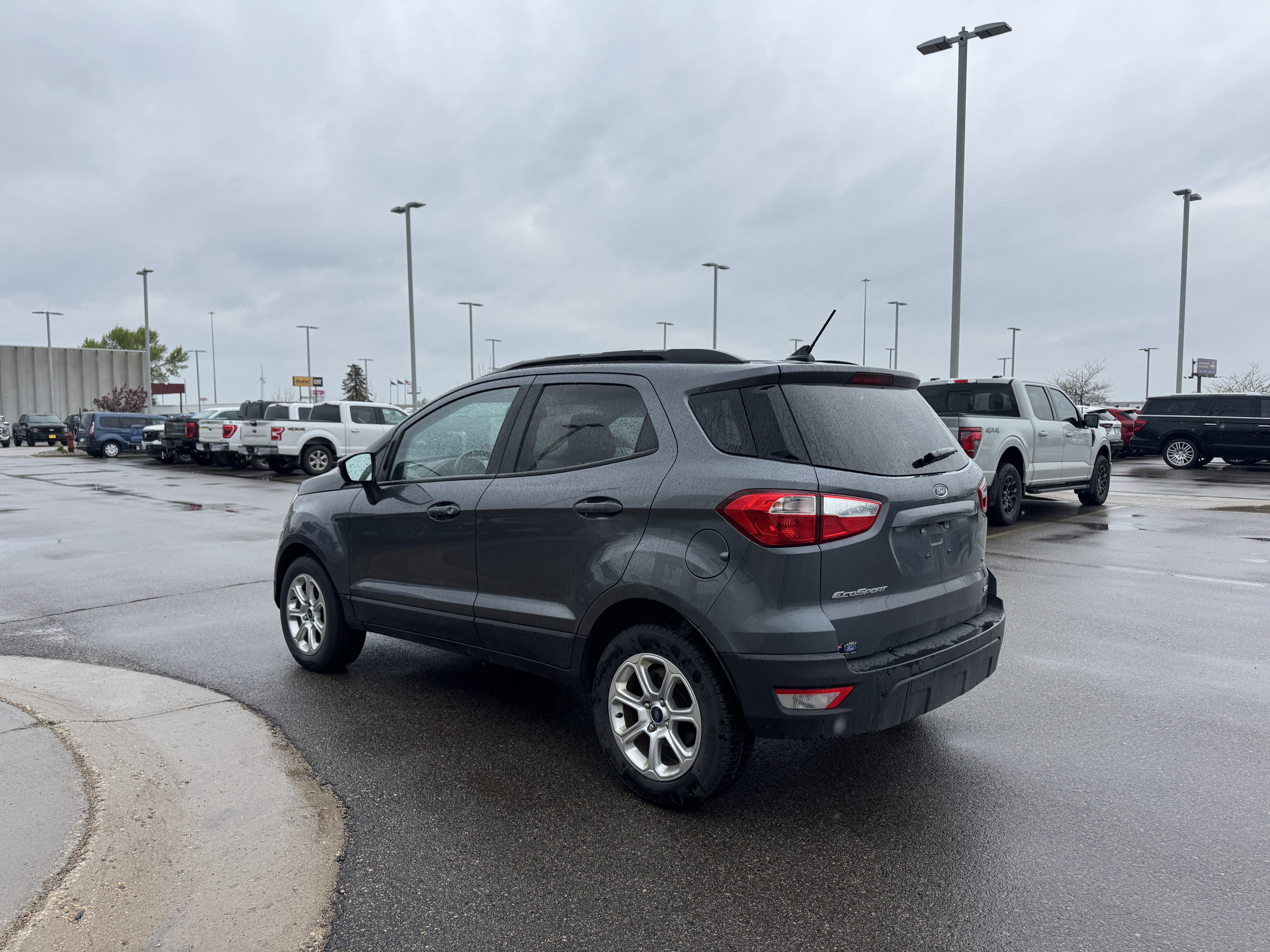 Used 2020 Smoke Metallic Ford SE image 5