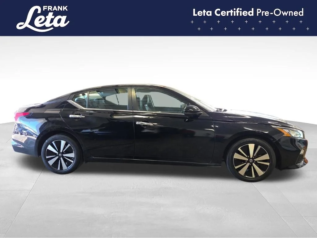 Used 2022 Black Nissan 2.5 SV image 7