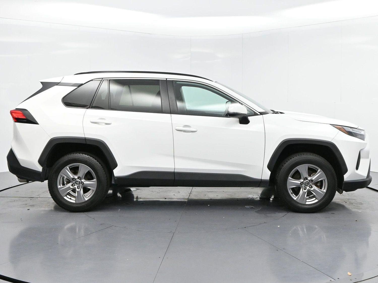 Used 2022 White Toyota XLE image 8