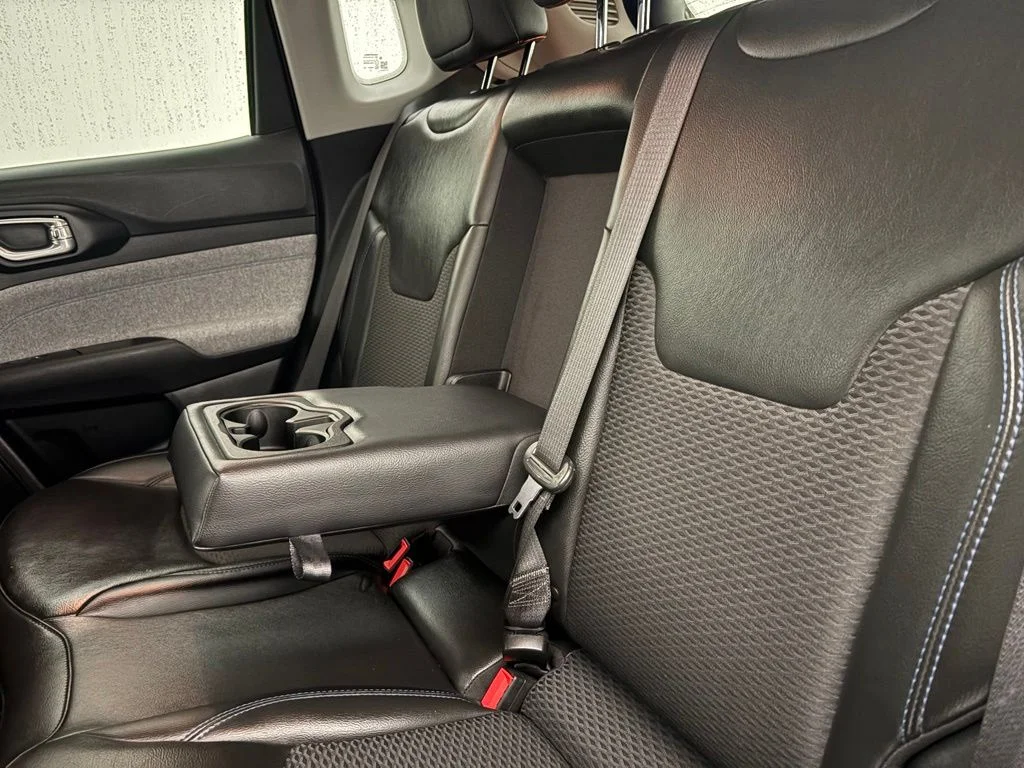 Used 2022 Gray Jeep Latitude image 32