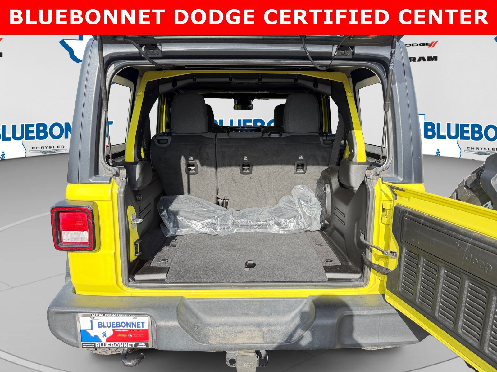 Used 2024 High Velocity Clearcoat Jeep Sport S image 22