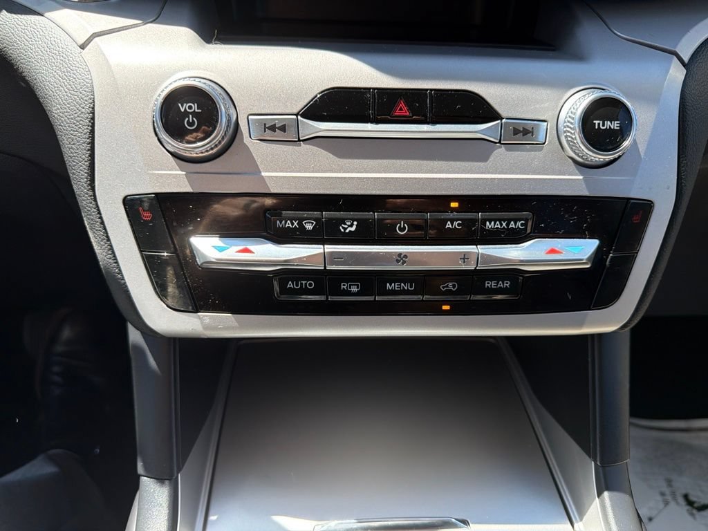 Used 2023 Gray Metallic Ford XLT image 16