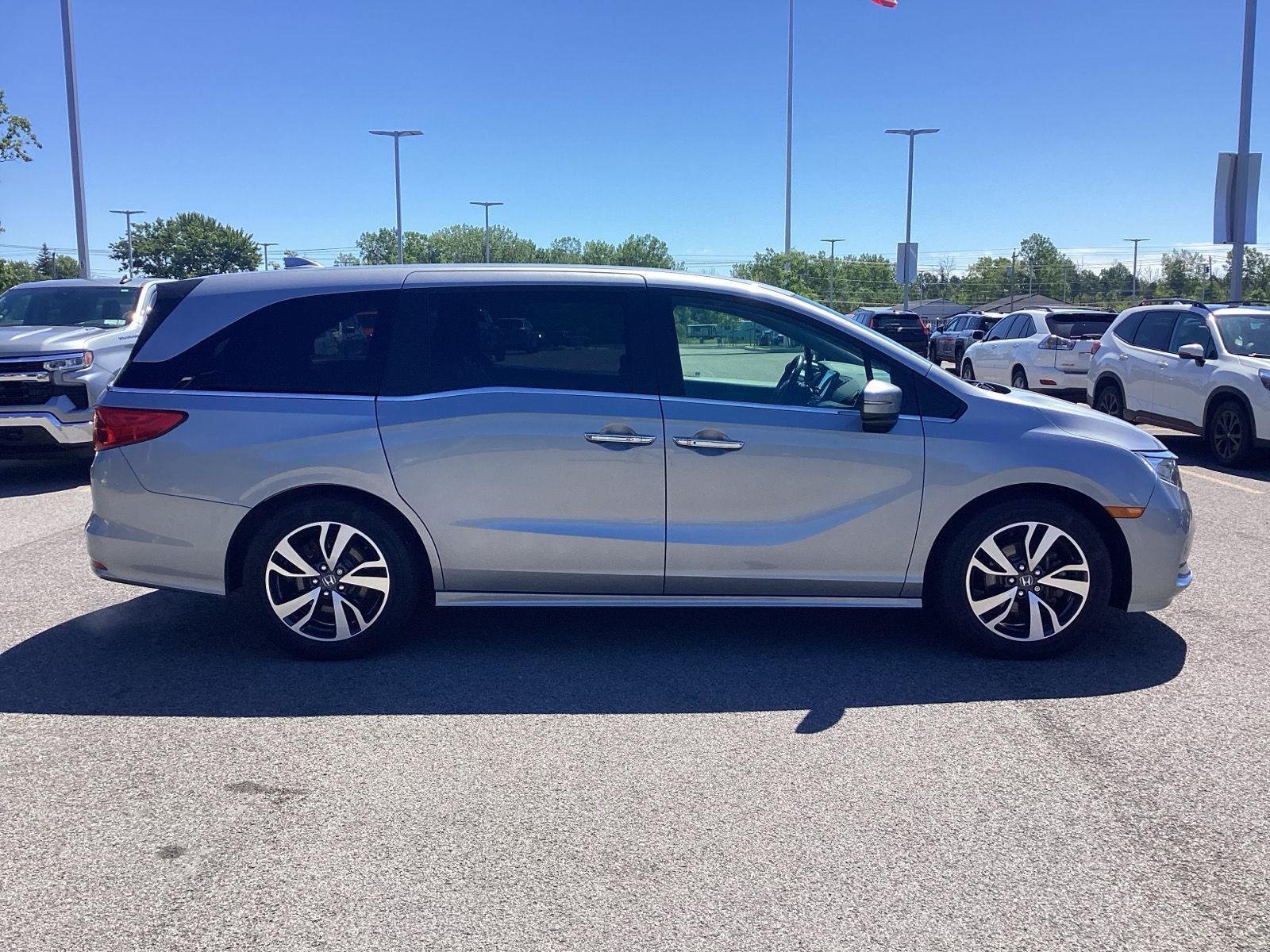 Used 2021 Lunar Silver Metallic Honda Touring image 10