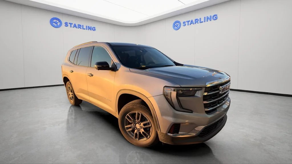 Used 2025 Sterling Metallic GMC Elevation image 4