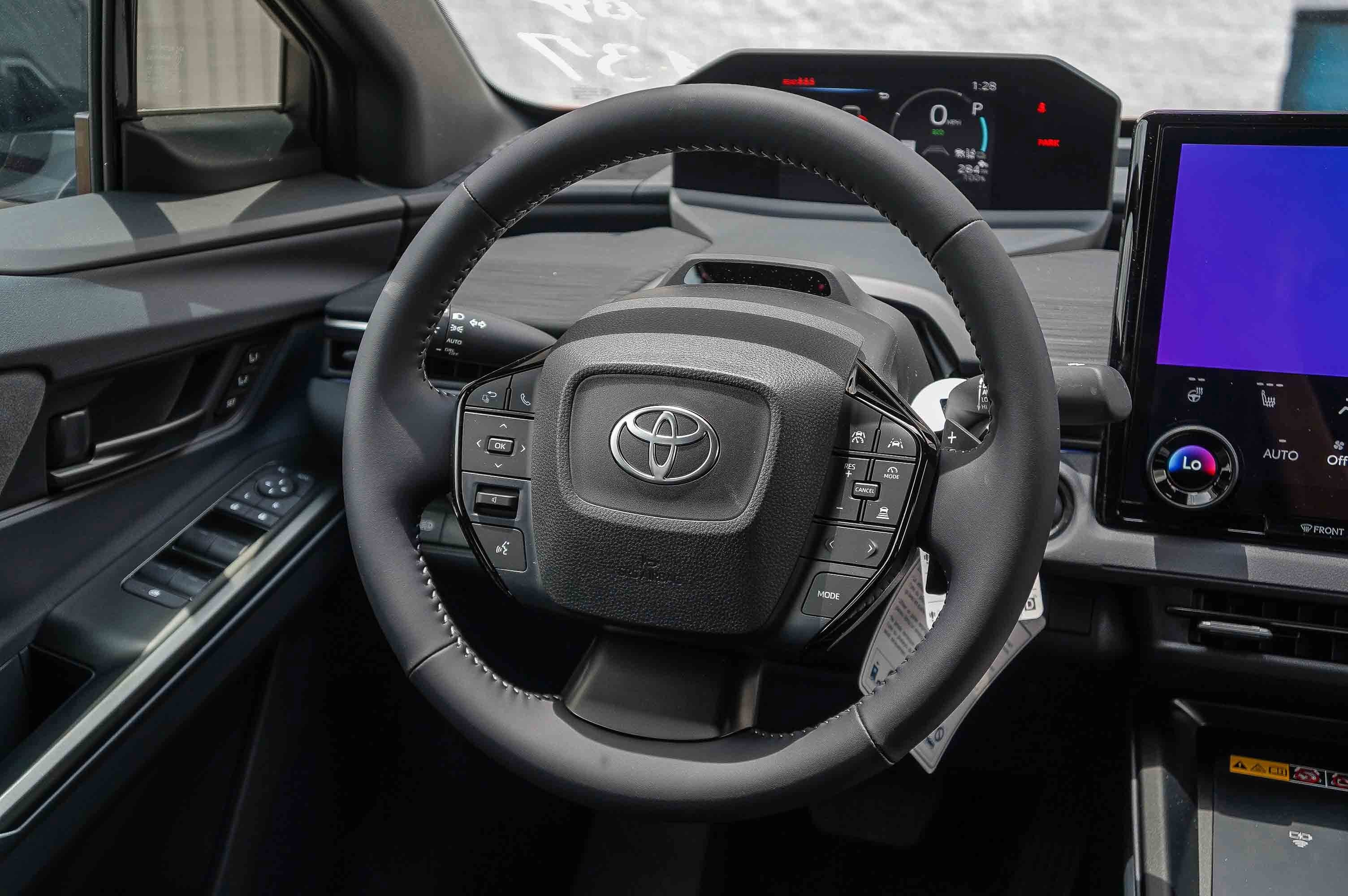 2026 Toyota C-HR XSE - Photo 16