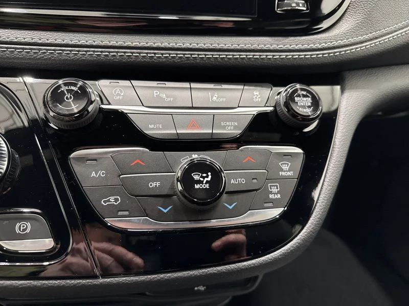 2026 Chrysler Pacifica Select - Photo 34
