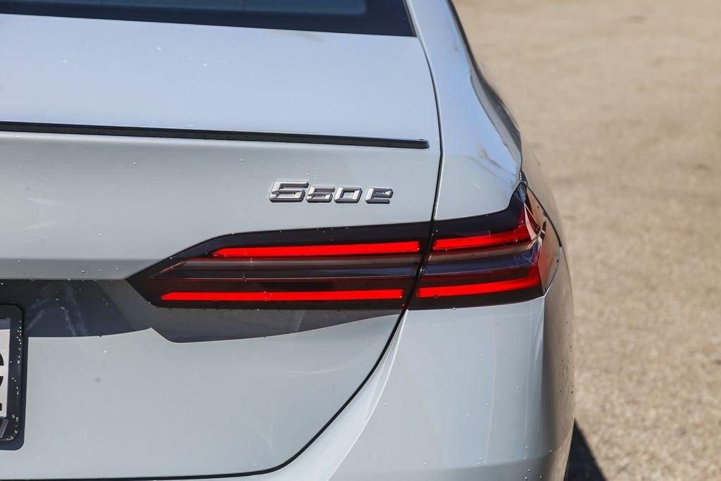 New 2027 Brooklyn Grey Metallic BMW 550e xDrive image 7