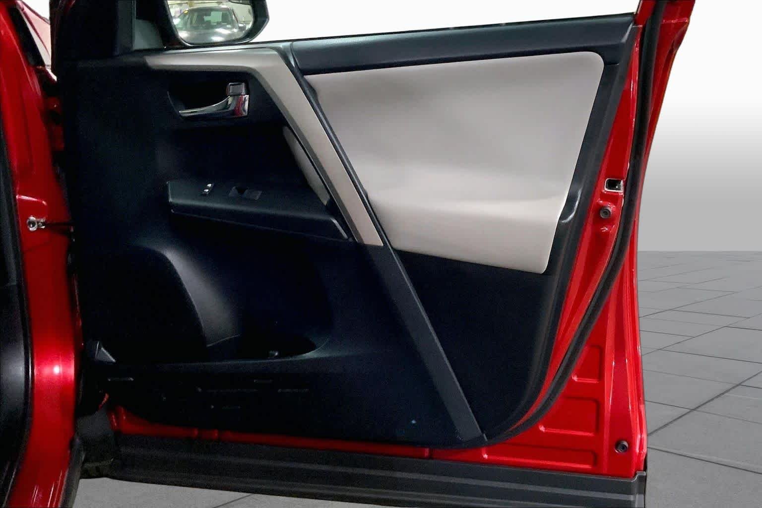 Used 2016 Barcelona Red Metallic Toyota XLE image 23