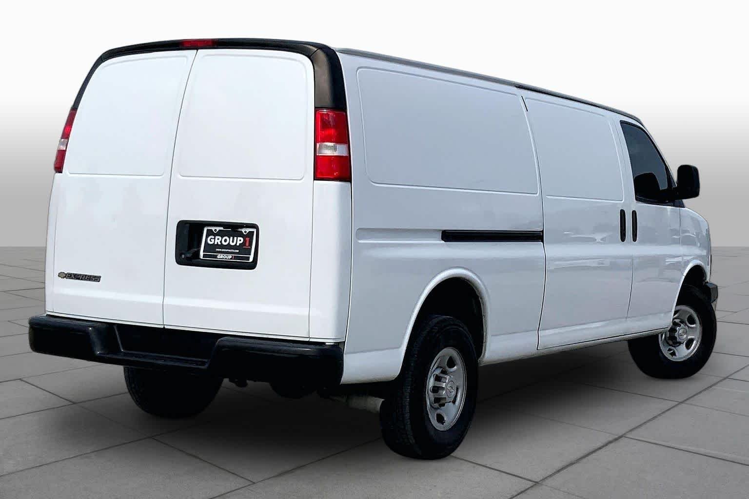 Used 2023 Summit White Chevrolet  image 13