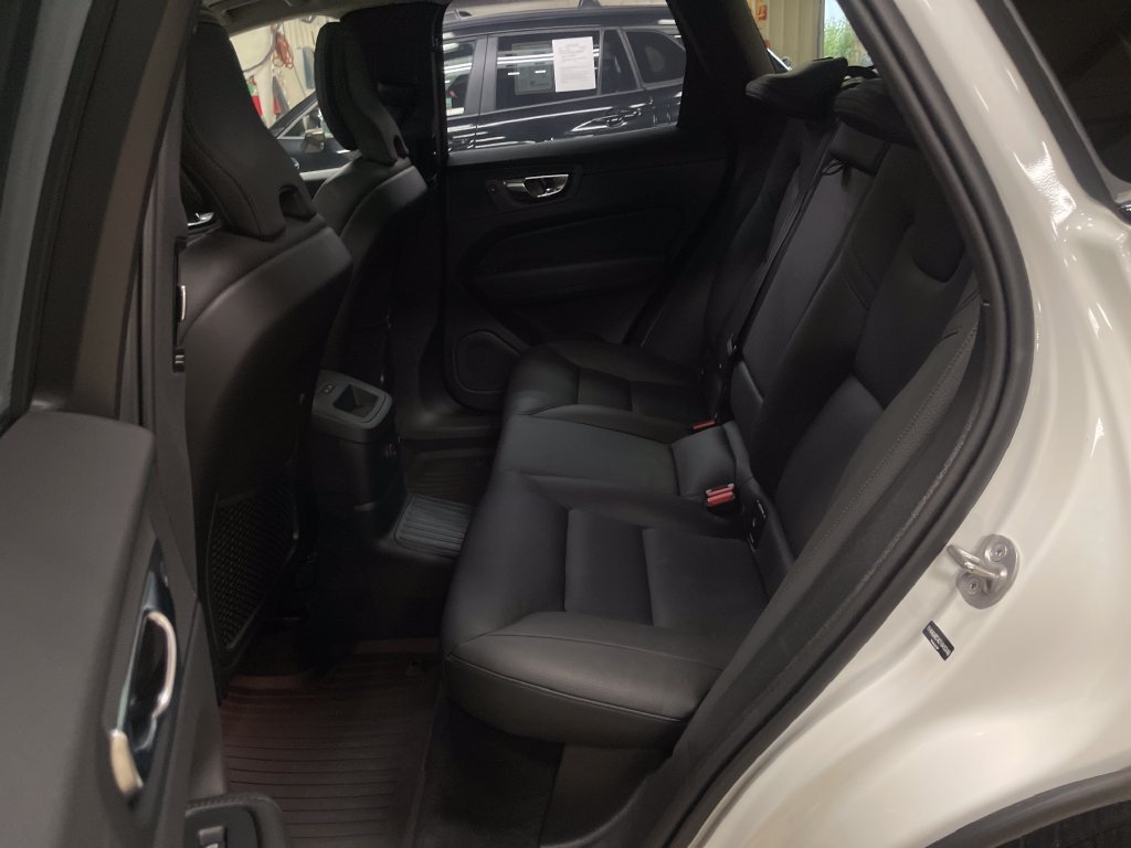Used 2025 Crystal White Volvo T8 Plus image 24