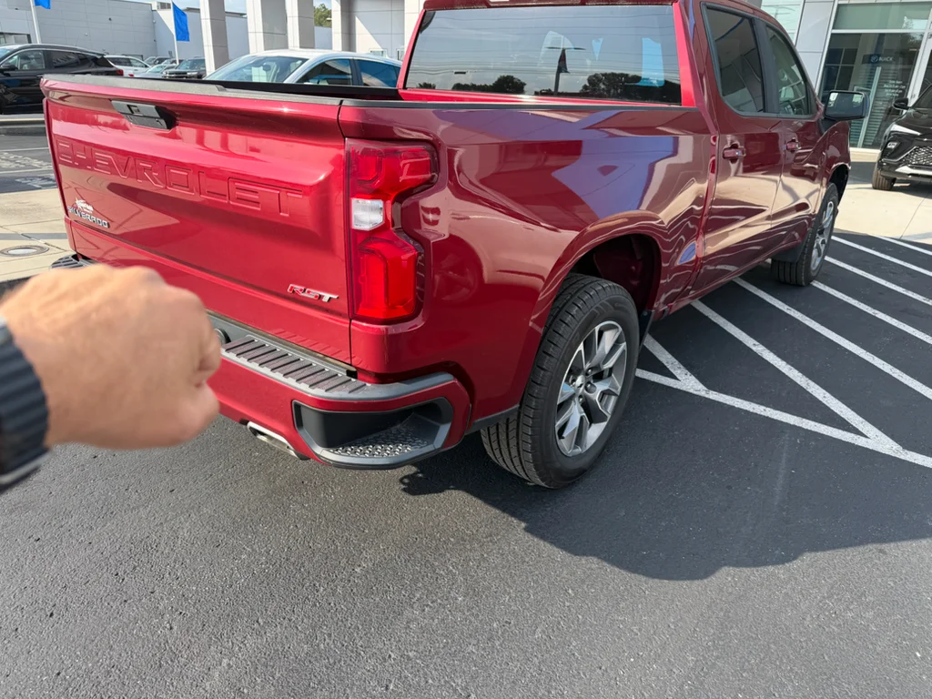 Used 2019 CAJUN RED TINTCOAT Chevrolet RST image 7