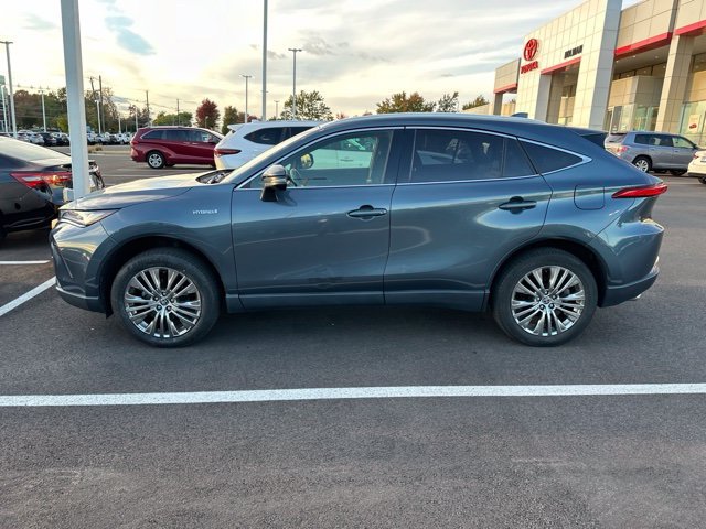 Used 2021 Gray Toyota XLE image 5