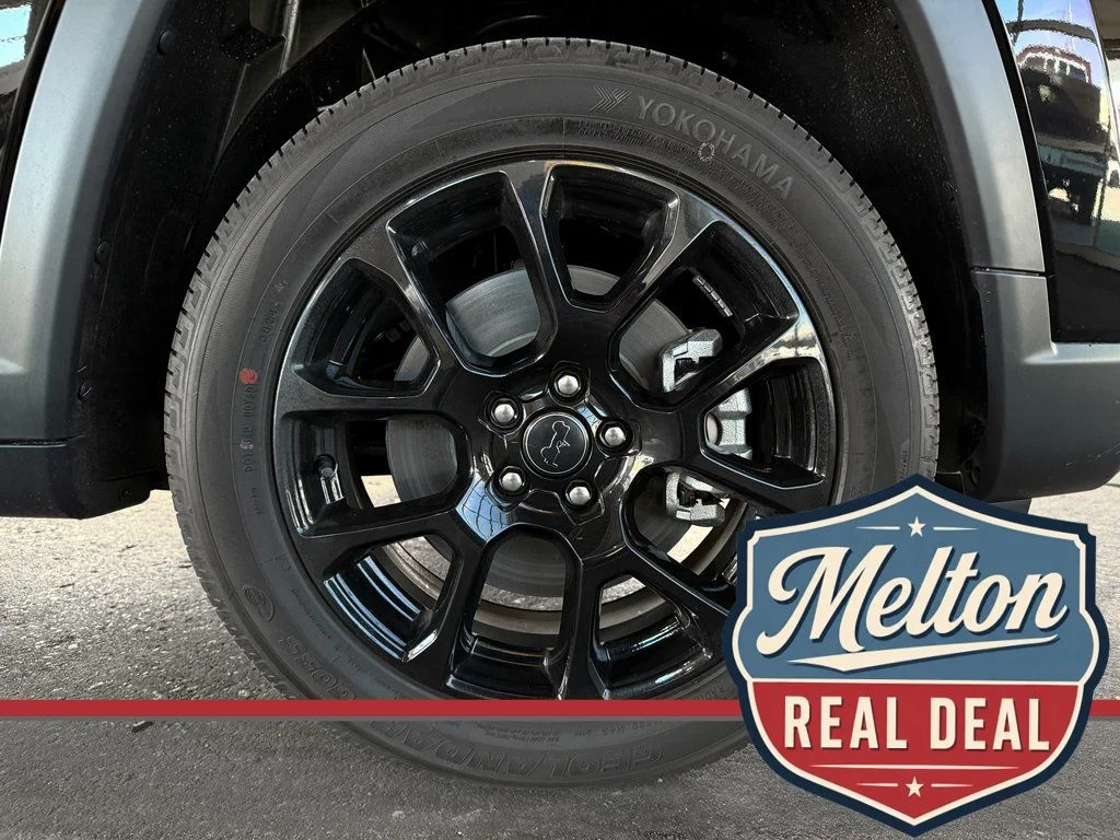 New 2025 Black Jeep Latitude image 8