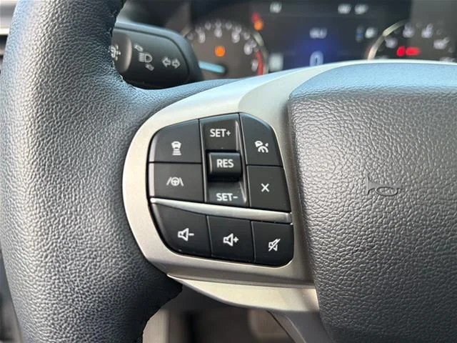 Used 2023  Ford  image 23