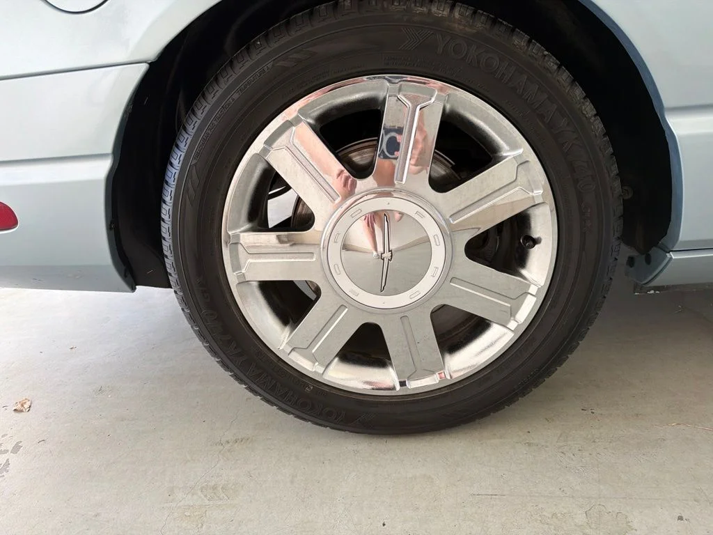 Used 2004 Light Ice Blue Metallic Ford Base image 11