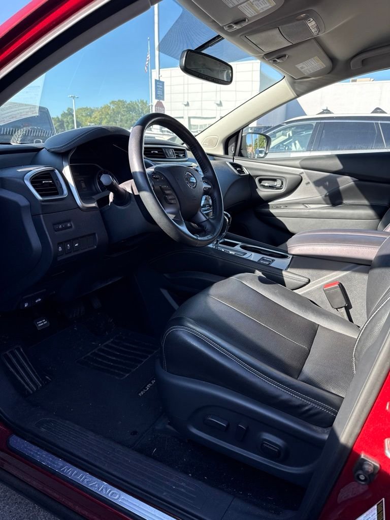 Used 2019 Red Nissan SL image 7