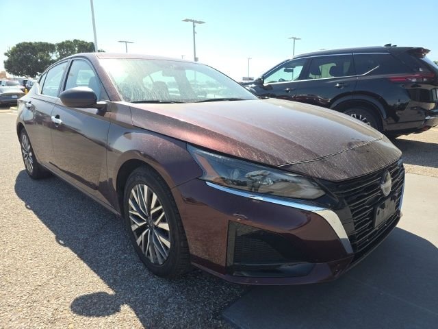 Used 2024 Red Nissan 2.5 SV image 1