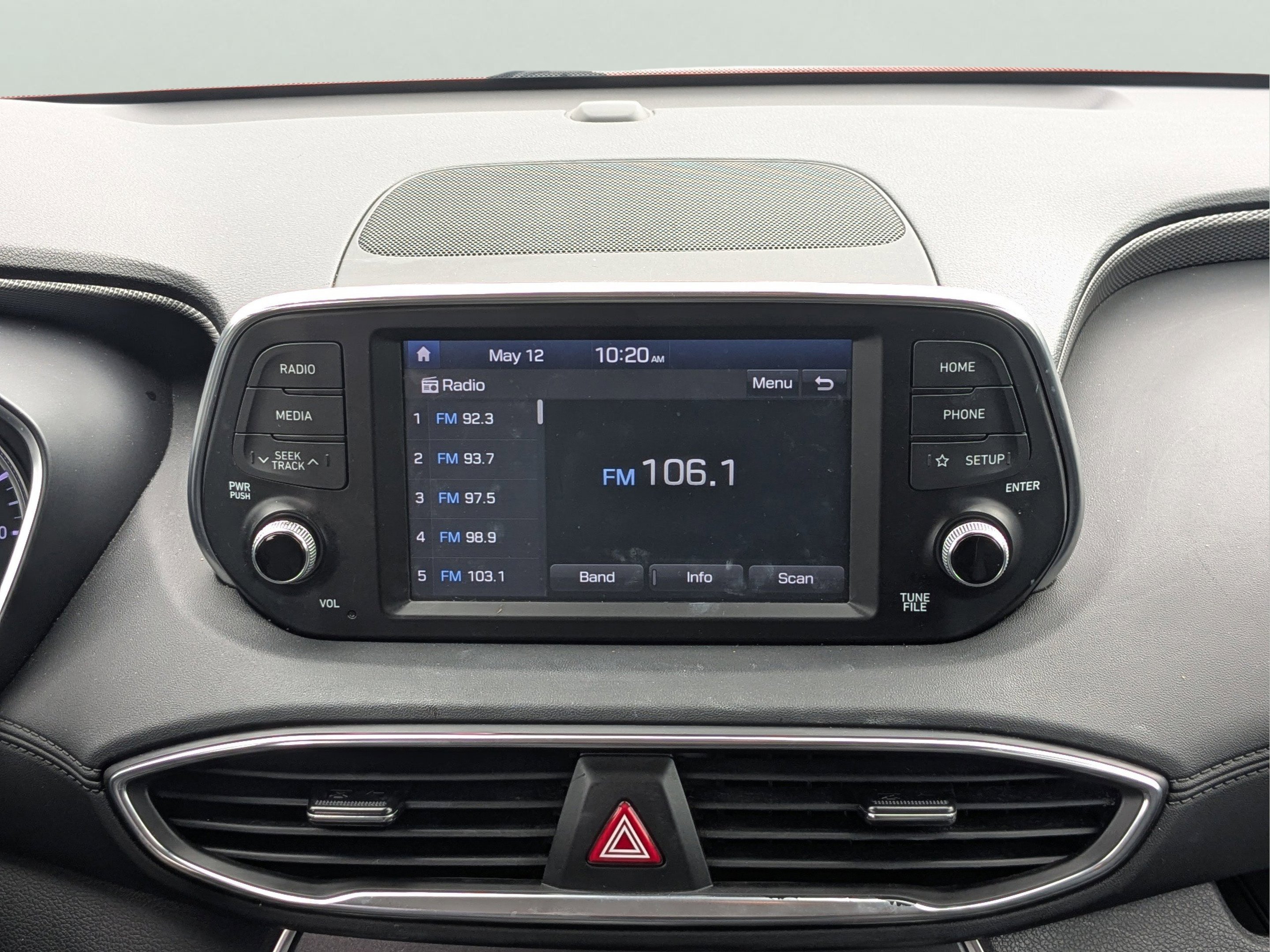 2020 Hyundai Santa Fe SE - Photo 16