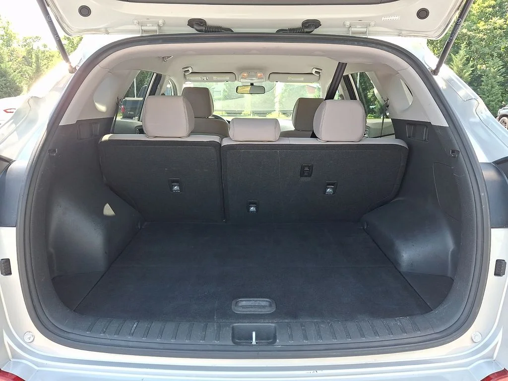 Used 2018 Silver Hyundai SEL image 28