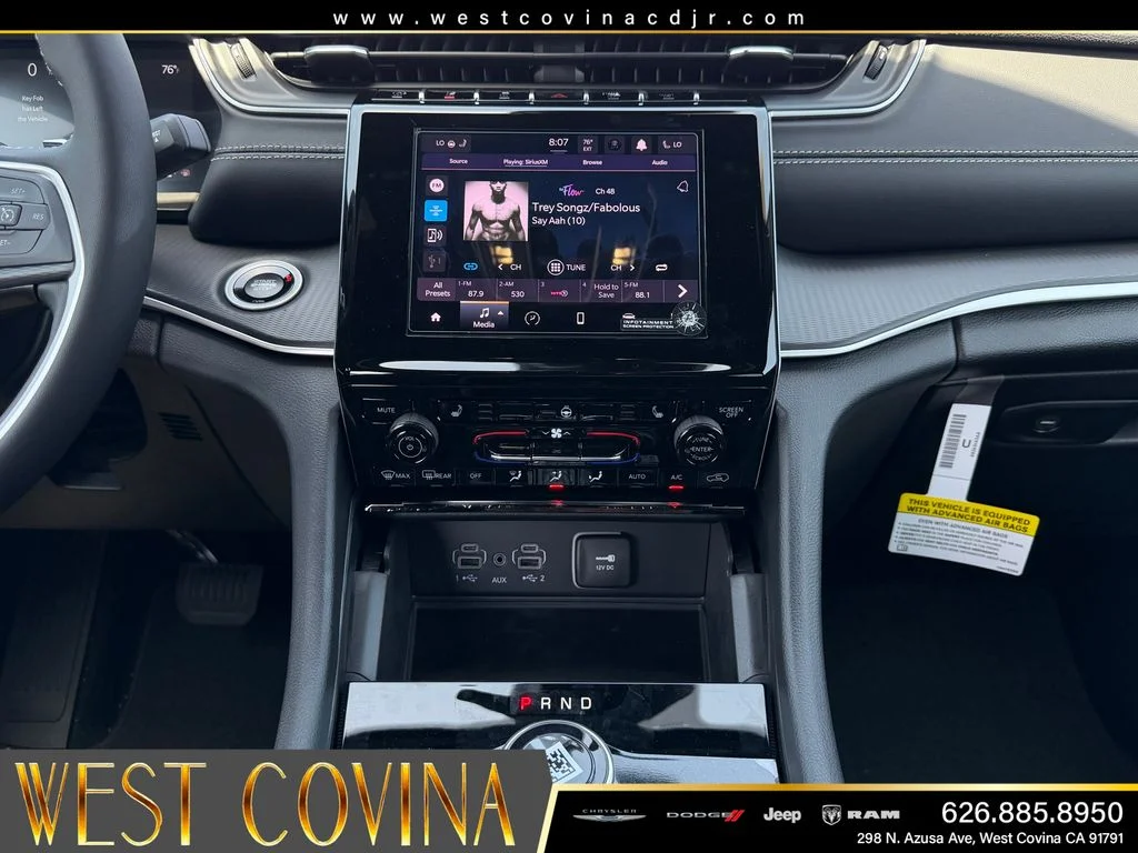 New 2026 Silver Zynith Jeep Laredo X image 34