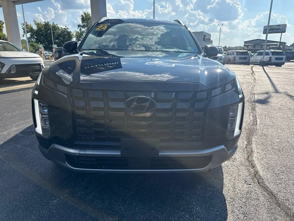 Used 2024 Abyss Black Hyundai Limited image 3