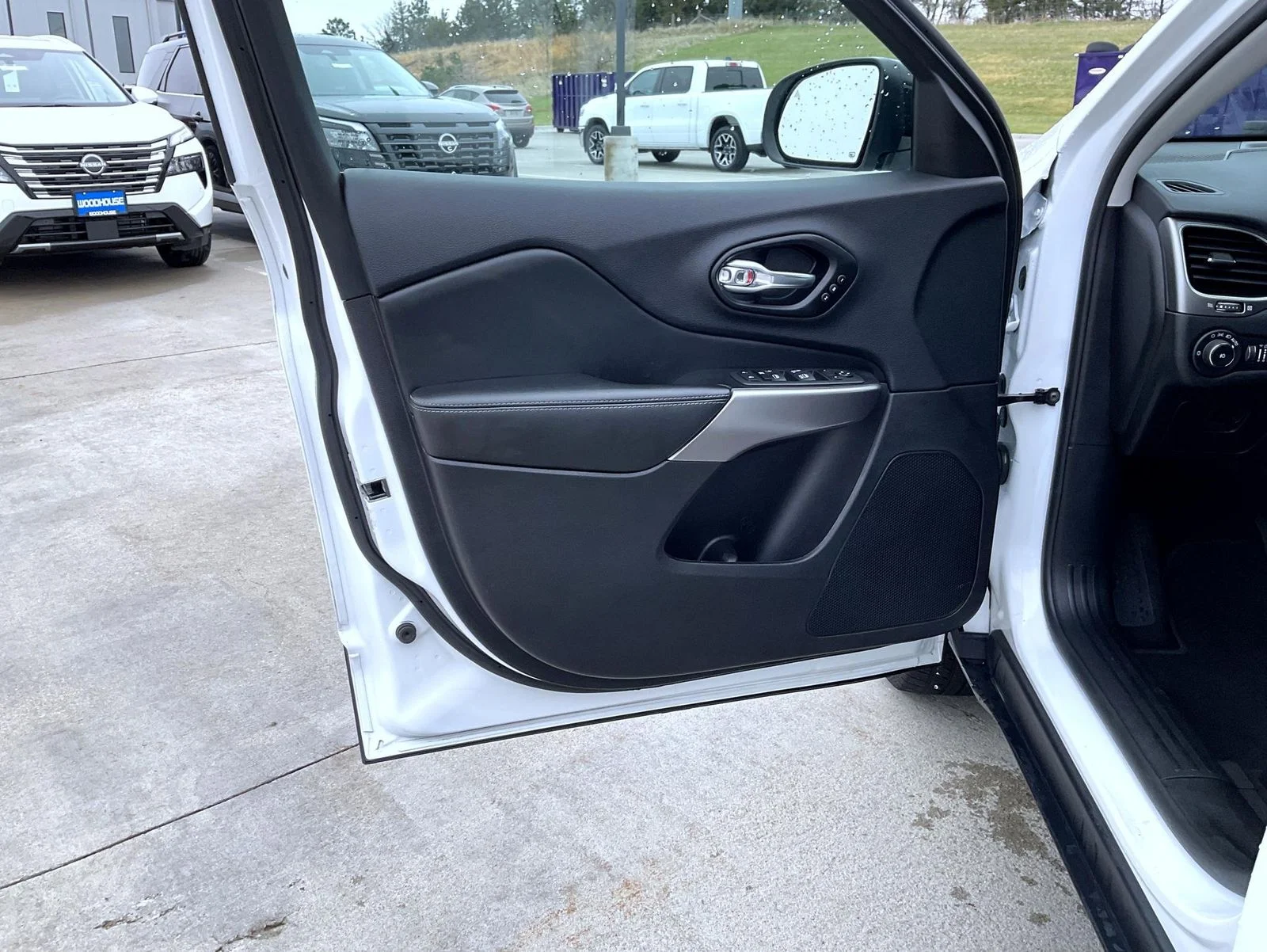Used 2022 White Jeep Limited image 10