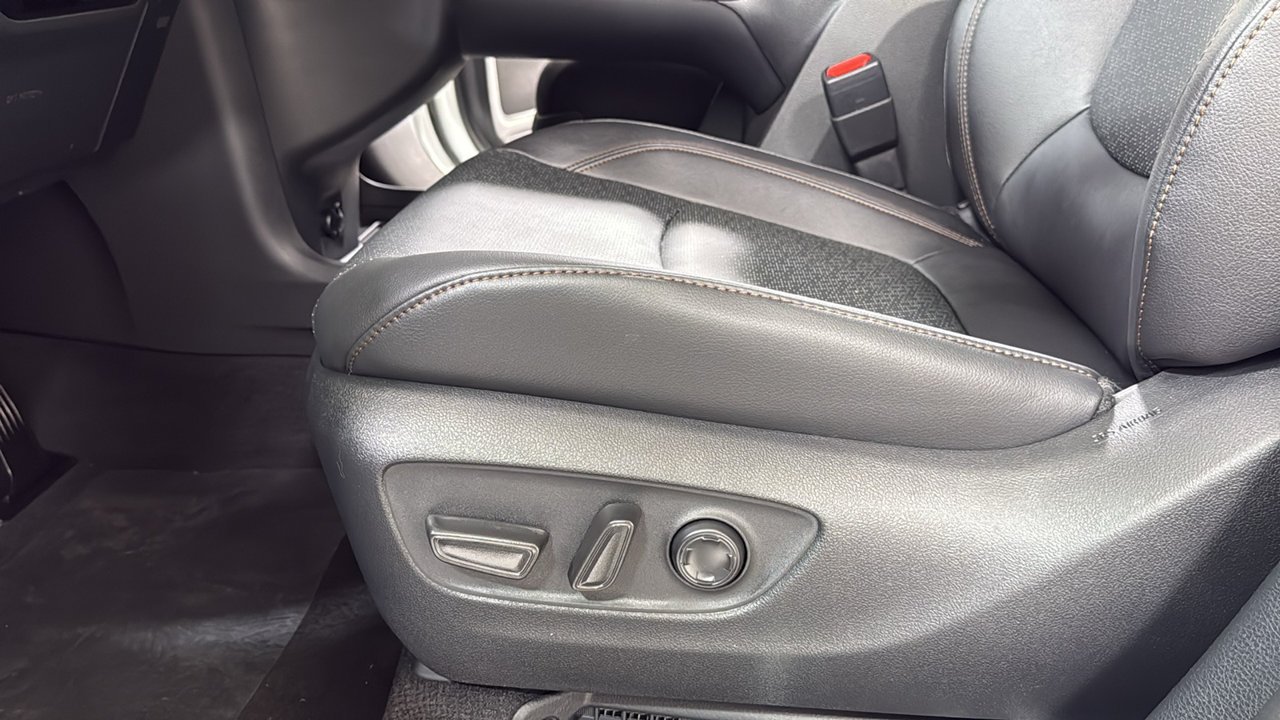 New 2026 Wind Chill Pearl <sup>1</sup> Toyota  Platinum image 14