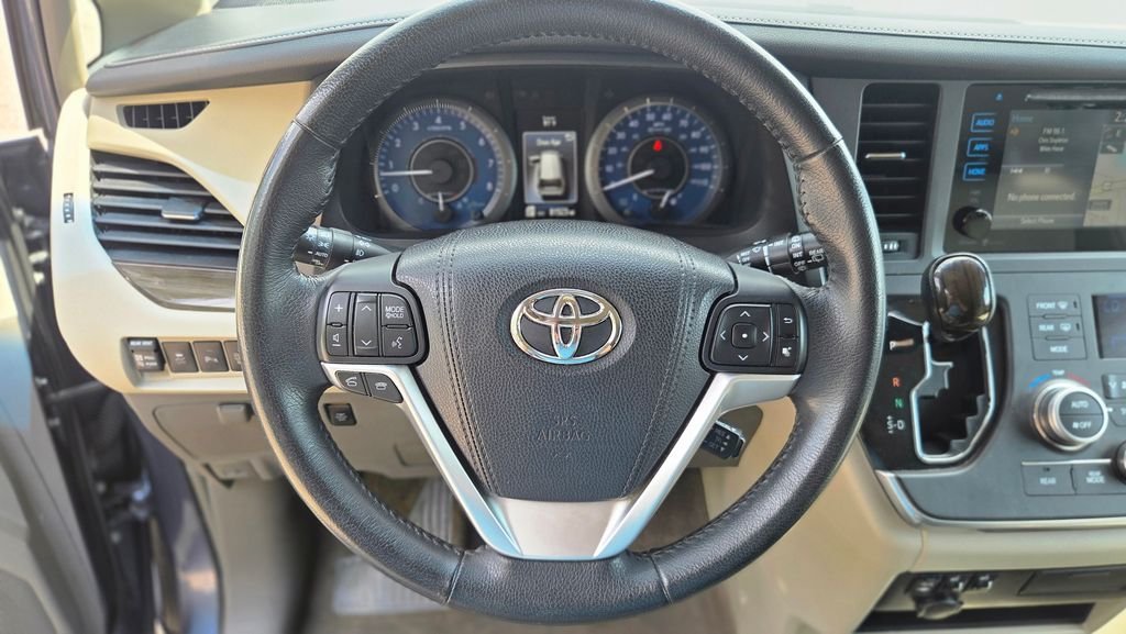 Used 2015 Blue Toyota XLE image 16