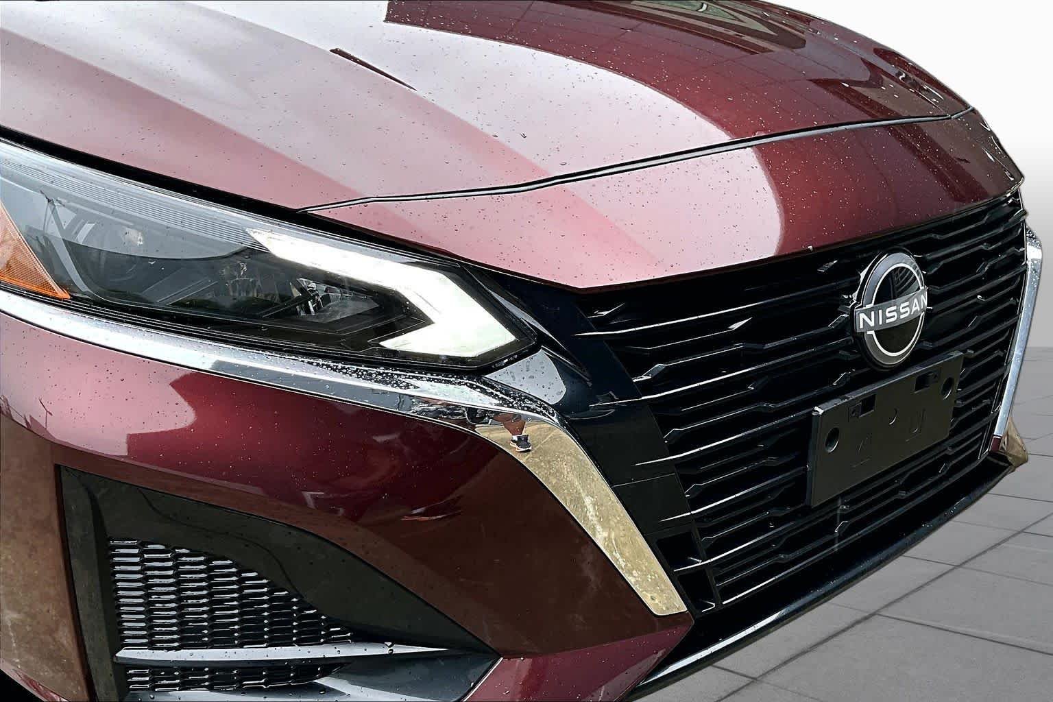 Used 2025 Garnet Pearl Metallic Nissan SV image 29