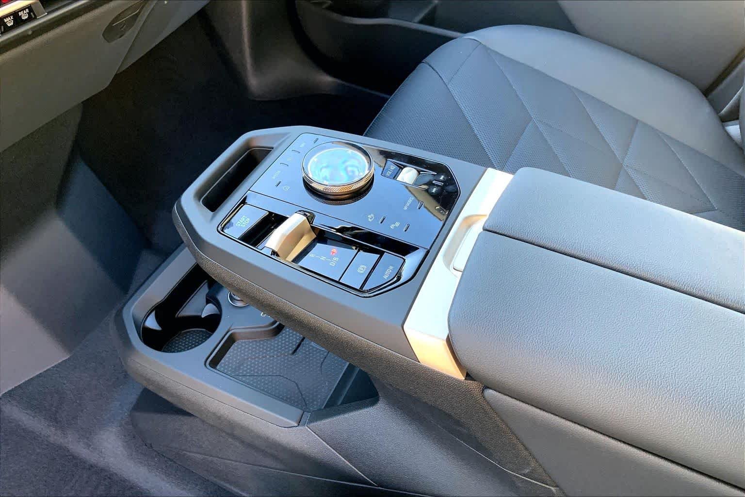 2025 BMW iX 50 - Photo 7