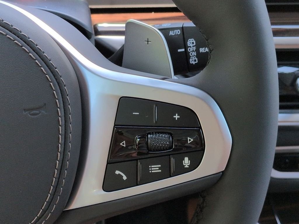New 2026 Black Sapphire Metallic BMW xDrive40i image 27