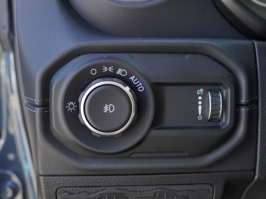 New 2026 Anvil Clear-Coat Exterior Paint Jeep Sahara image 9